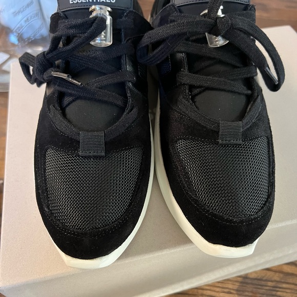 NIB Essentials Fear of God Sneaker - Picture 5 of 11